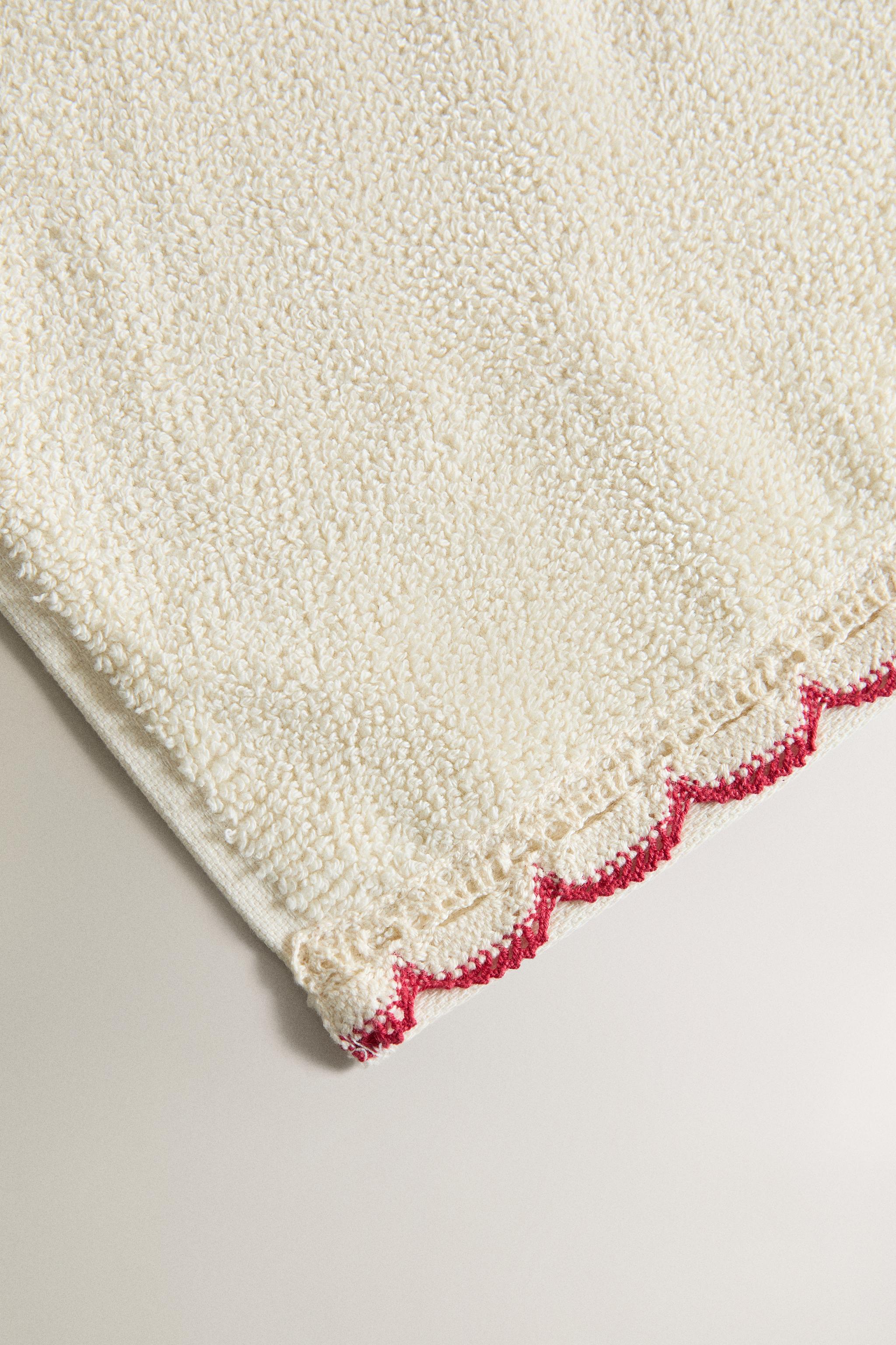 CONTRAST CROCHET BATH TOWEL